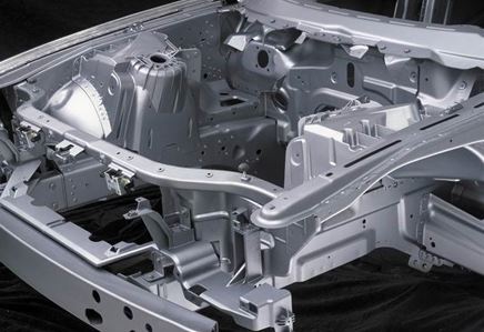A new technology for applying sheet metal adhesive to the exposed edge gaps of the vehicle body